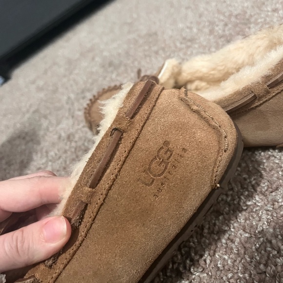 Ugg Dakota Chestnut Moccasins - Picture 6 of 7